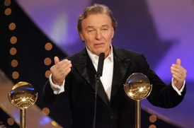 Zpěvák Karel Gott.