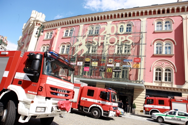 Obchodní centrum bylo naposled evakuováno letos v srpnu kvůli požáru. Obchodní centrum bylo naposled evakuováno letos v srpnu kvůli požáru.