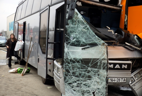 Střet autobusu a několika osobních aut uzavřel dálnici D1 ve směru na Prahu (ilustrační foto). Střet autobusu a několika osobních aut uzavřel dálnici D1 ve směru na Prahu (ilustrační foto).