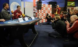 Staszko na tiskové konferenci.