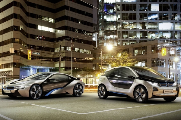 Premiéry se v Los Angeles dočkají vozy BMW i8 (vlevo) a i3.