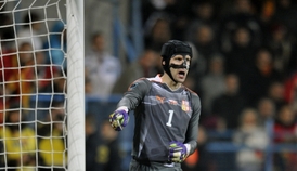 Petr Čech několika výbornými zákroky podržel český tým.