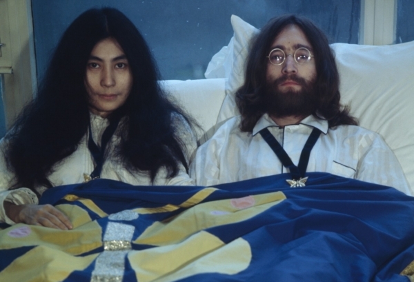 John Lennon a Yoko Ono.