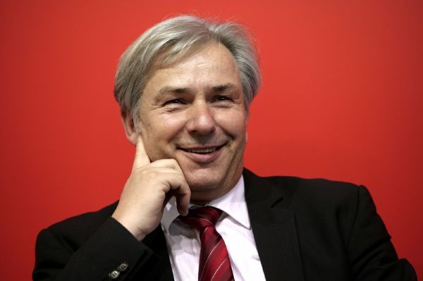 Homosexuál Wowereit nadále povede Berlín. Chudý ale sexy...
