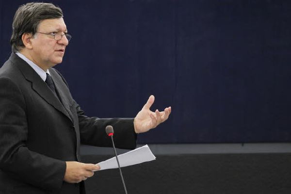 Barroso vyzývá k těsnější integraci.
