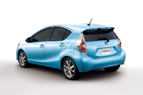 Hybridní vůz Toyota Aqua, který bude mít v Tokiu premiéru.