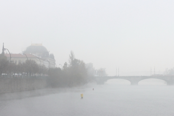 Na řadě míst ČR život stále komplikuje škodlivý smog. 