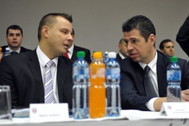 Jindřich Rajchl (vlevo) skončil v prvním kole volby.