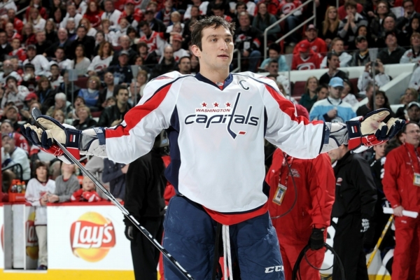 Alexandr Ovečkin zatím v NHL tápe. Soupeři ho prý moc hlídají.