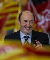 Socialista Alfredo Pérez Rubalcaba jde do předem prohraného boje.