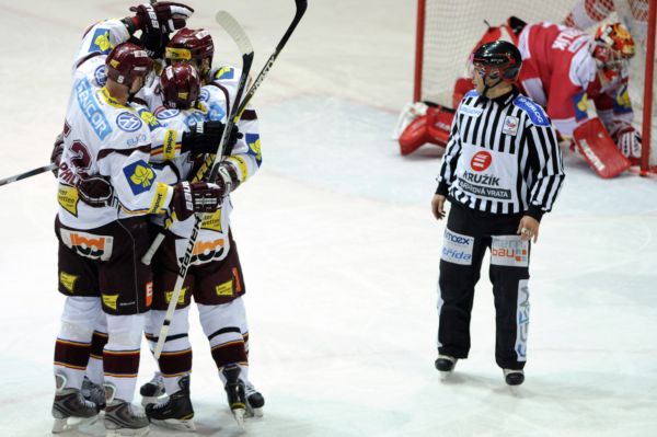 Hokejisté Sparty zvítězili v Třinci 5:1.