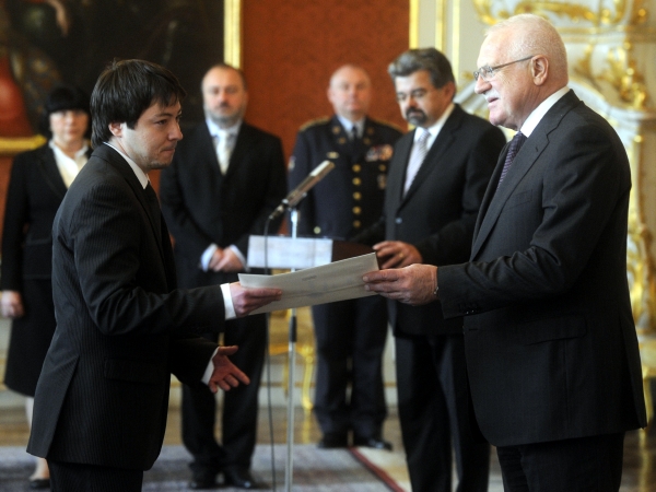 Prezident Václav Klaus na Pražském hradě jmenoval dvacet nových soudců. Prezident Václav Klaus na Pražském hradě jmenoval dvacet nových soudců.