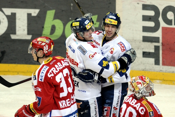Liberecká radost po druhém zásahu do branky Slavie. Liberecká radost po druhém zásahu do branky Slavie.
