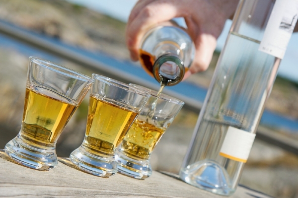 Alkohol je nebezpečný sám o sobě. A co teprve v kombinaci s energetickým nápojem... (ilustrační foto).