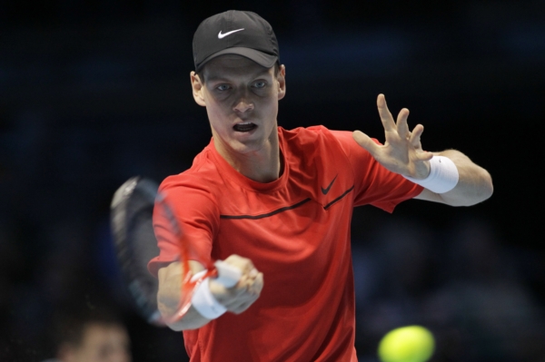 Tomáš Berdych v zápase s Jankem Tipsarevičem.
