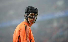 Petr Čech v dresu Chelsea při utkání Ligy mistrů proti Leverkusenu.