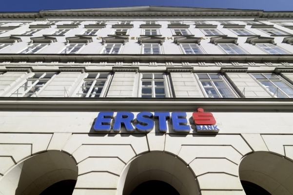 Přísnější regulace se dotkne i rakouské Erste Bank, která vlastní Českou spořitelnu. Přísnější regulace se dotkne i rakouské Erste Bank, která vlastní Českou spořitelnu.