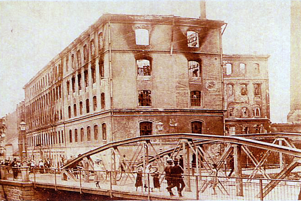 Trosky zábrdovické továrny,  kterou zachvátily plameny v pátek 24. 11. 1911