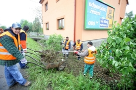 Podporu v nezaměstnanosti si budou muset lidé zasloužit veřejně prospěšnými pracemi.