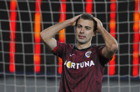 Sparťanský středopolař Josef Hušbauer v závěru zápasu trefil pouze tyč.