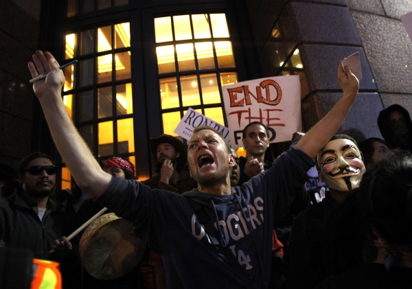 Demonstranti v Los Angeles si mají sbalit stany a rozejít se, rozhodl starosta města. Demonstranti v Los Angeles si mají sbalit stany a rozejít se, rozhodl starosta města.