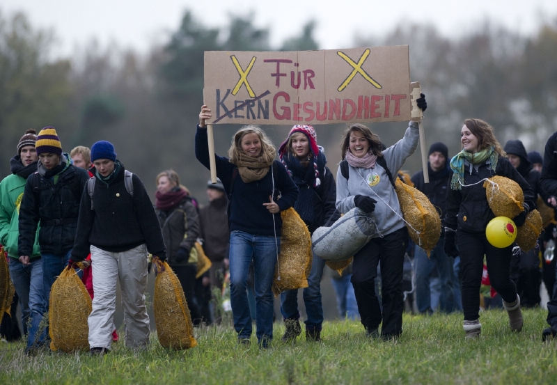 Transport vyhořelého jaderného paliva z Francie provázely v Německu již tradičně masivní protesty (Foto: Profimedia).