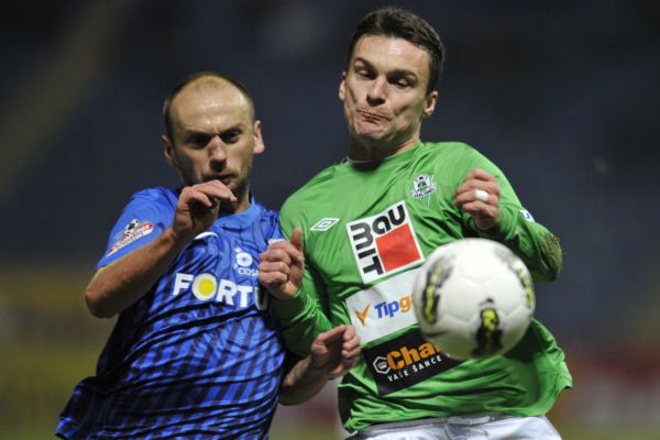 Střelec prvního gólu Jablonce David Lafata (vpravo).