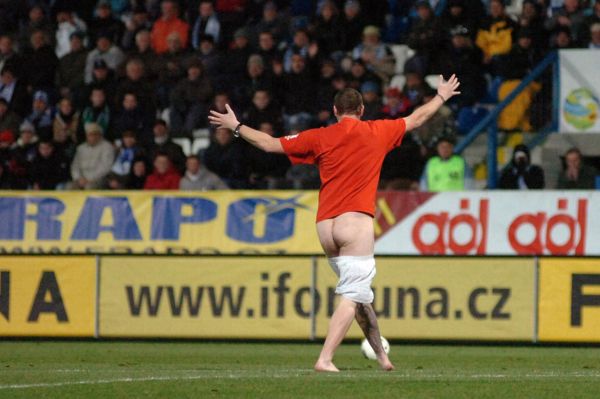 Fanoušek narušil průběh severočeského derby.