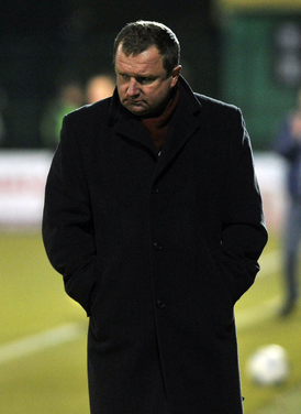 Zklamaný kouč Plzně Pavel Vrba při utkání v Příbrami.
