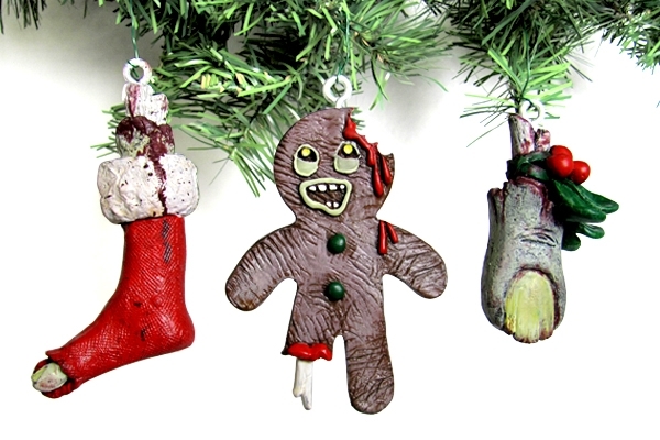 Noha Santy Clause v rozkladu, krvavý perníček či umrlcův palec... I takové mohou být Vánoce.