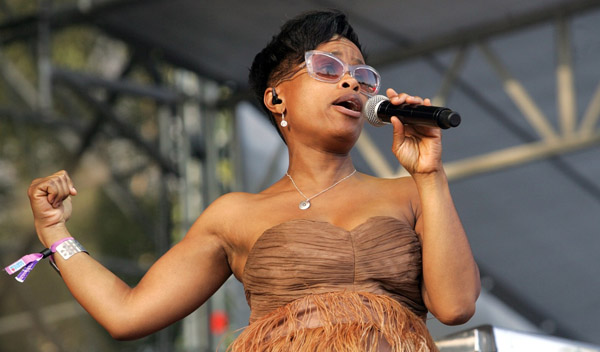 Zpěvačka Tonya Graves.