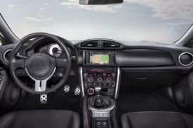 Interiér nového sportovního vozu Toyota GT 86.