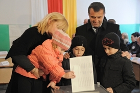 Anatolij Bibilov si stěžuje, že nevyhrál.
