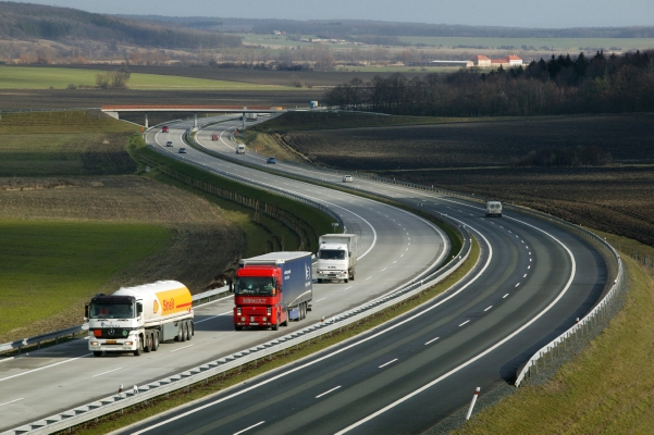 Stát stále nemá všechny pozemky pro výstavbu D11 k Hradci Králové (ilustrační foto).