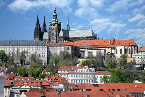 Praha prý láká turisty jen na "mrtvou" kulturu.