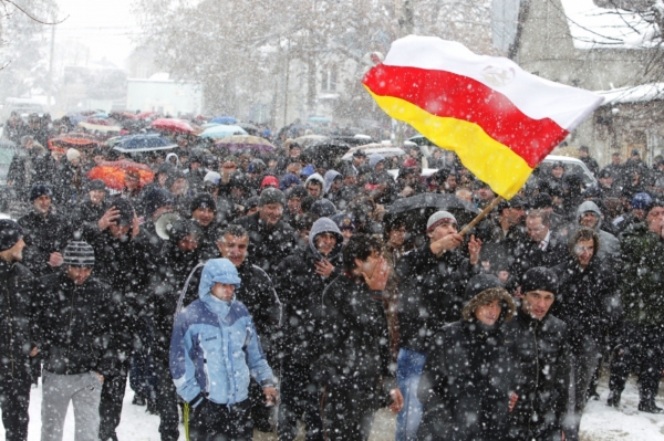 Několikatisícovou demonstraci se pokoušely rozehnat vládní jednotky. 