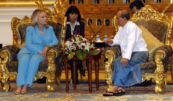 Hillary Clintonová a Thein Sein.