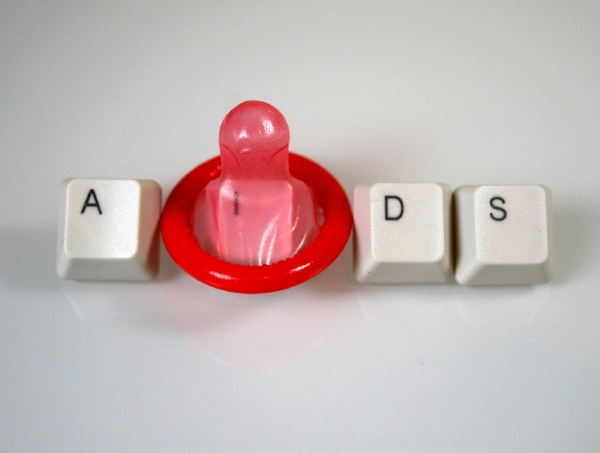 Nejlevnější způsob, jak se chránit před HIV/AIDS, je používat kondom.
