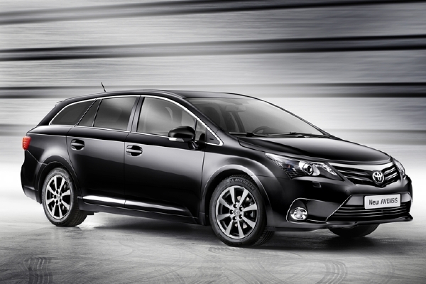 Motoru BMW se možná dočká i limuzína Toyota Avensis. Ilustrační snímek.