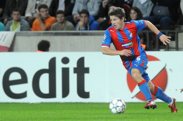 Pilařova smlouva s Wolfsburgem není podle FIFPro platná. Pilařova smlouva s Wolfsburgem není podle FIFPro platná.