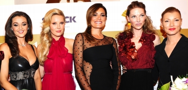 Zleva Iva Kubelková, Simona Krainová, Alena Šeredová, Pavlína Němcová a Helena Zeťová.