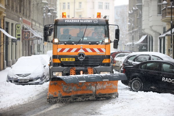 Pražské služby vloni vyhrály i obří tendr za deset miliard na čištění ulic. Budou v představenstvu dohlížet na letošní úklid sněhu stejní lidé?