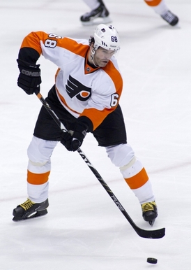 Jaromíru Jágrovi se po návratu do NHL stále daří.