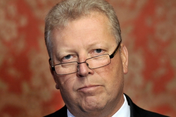 Ministr Besser má co vysvětlovat. Ministr Besser má co vysvětlovat.