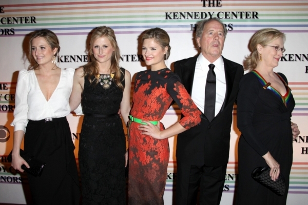 Zleva Louisa, Mary, Grace, Don Gummer a Meryl Streepová.
