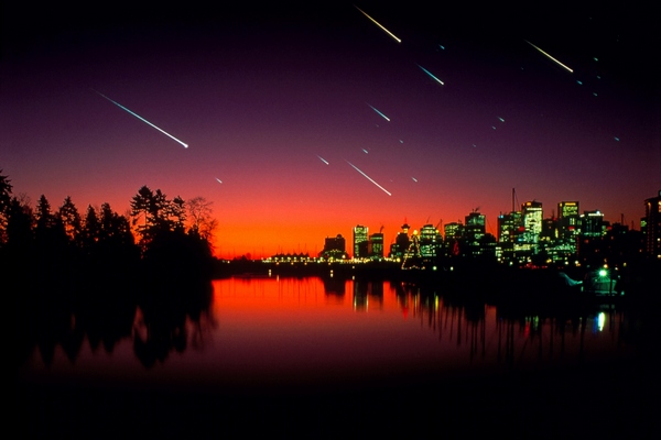 V maximu roje Geminidy by mělo létat až sto meteorů za hodinu (ilustrační foto).