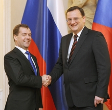 Dmitrij Medveděv (vlevo) a Petr Nečas.