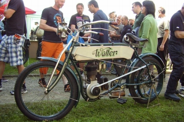 Motocykl Walter z roku 1908, absolutní vítěz ankety Dědeček automobil 2011.