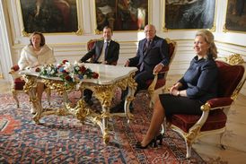 Český a ruský prezident s chotí na Pražském hradě.