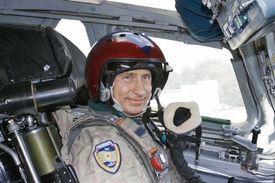 Putin na palubě strategického bombardéru Tu-160.